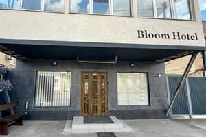 Bloom Hotel 8