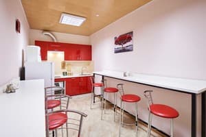 Хостел Perron. Люкс трехместный улучшенный, семейный, двухкомнатный 7